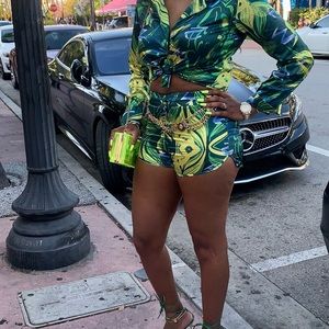 2 piece set. Long sleeve shirt, drawstring shorts. Worn once. No stretch